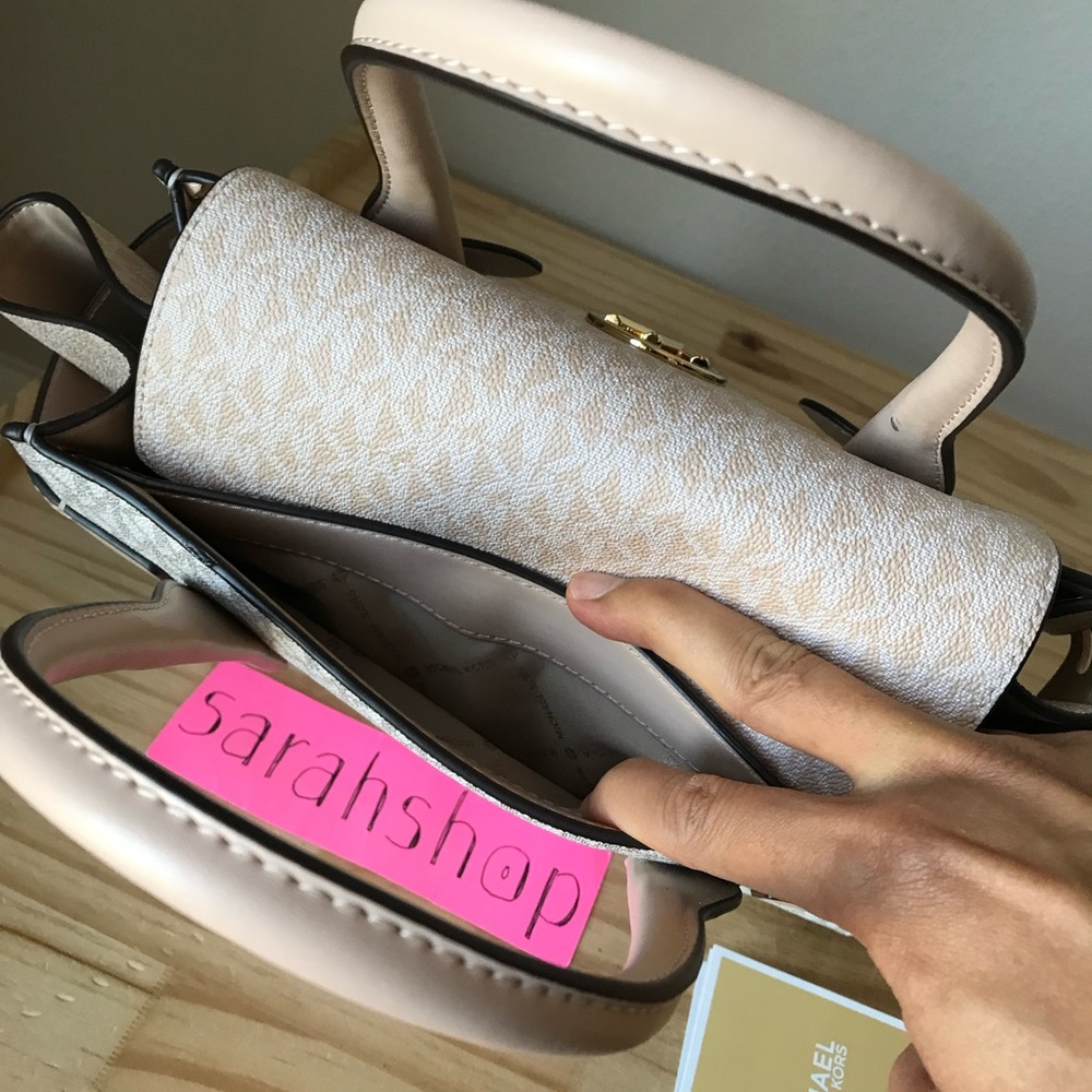 🌼Michael Kors Set - Picture 10 of 16